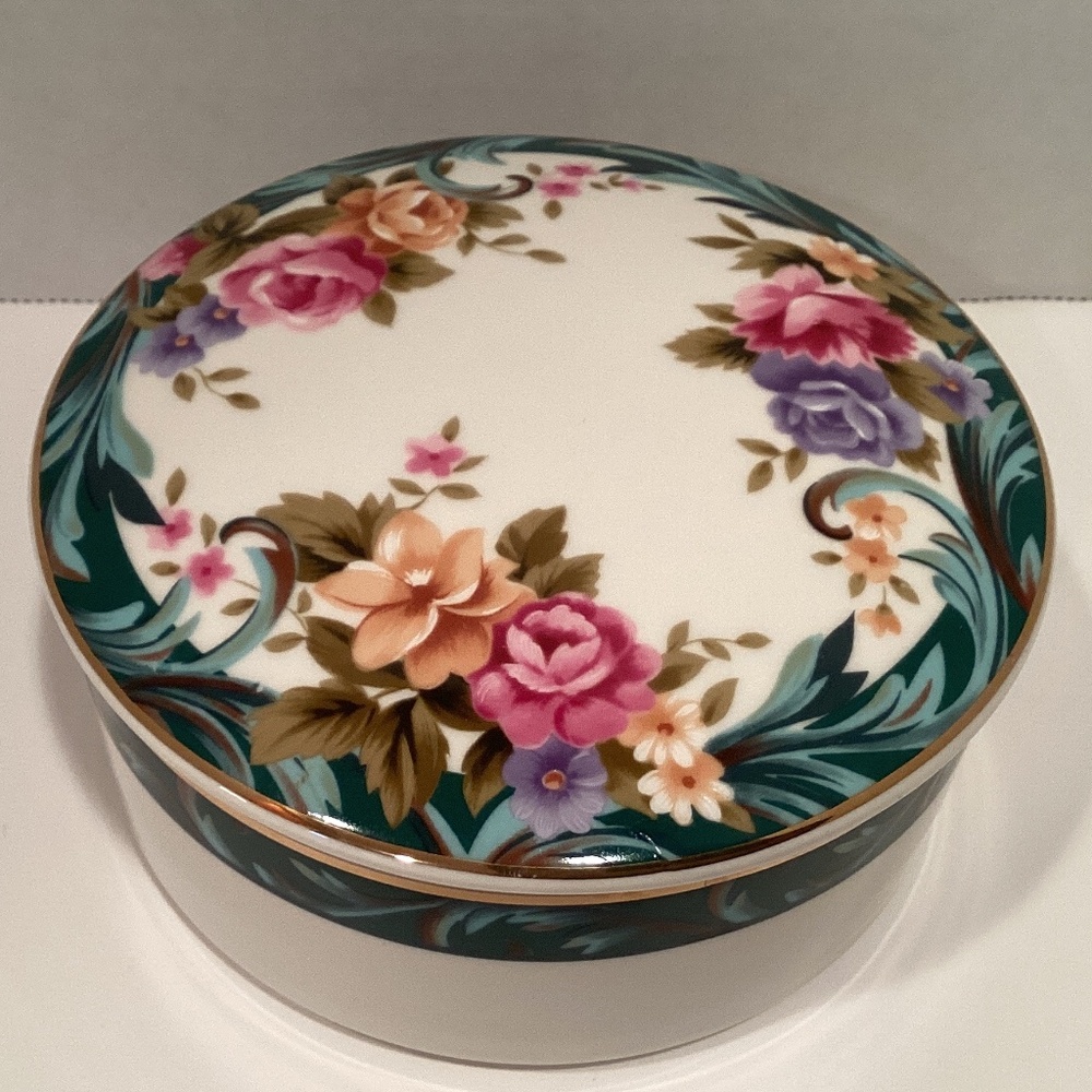 Mikasa Fine Porcelain Covered Round Trinket Jewelry Box Container